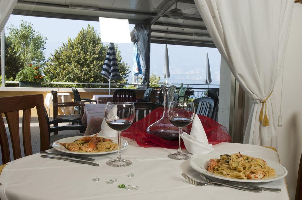 Hotel Merano Brenzone sul Garda Eksteriør bilde