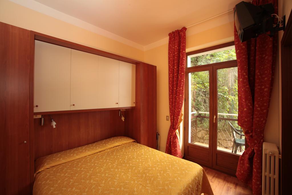 Hotel Merano Brenzone sul Garda Rom bilde